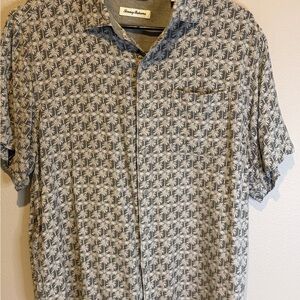 Tommy Bahama Men’s Medium Gray Palm Tree Print Short Sleeve Button Up Shirt
